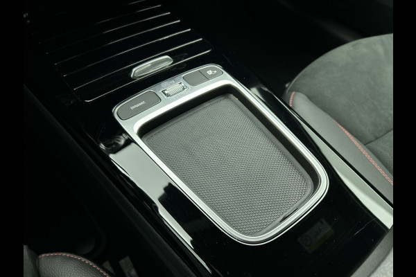 Mercedes-Benz A-Klasse 180 AMG Star Edition AMG Line | Ledkoplampen | Apple CarPlay | Licht- en zicht pakket | Keyless-Go | Spiegel Pakket | Stoelverwarming. Inclusief 24 maanden MB Certified garantie voor Europa.