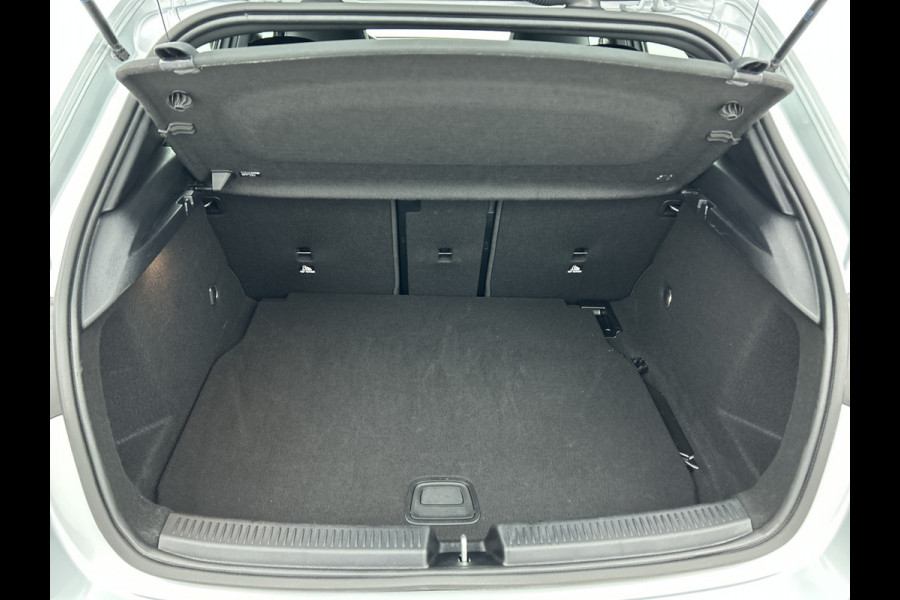 Mercedes-Benz A-Klasse 180 AMG Star Edition AMG Line | Ledkoplampen | Apple CarPlay | Licht- en zicht pakket | Keyless-Go | Spiegel Pakket | Stoelverwarming. Inclusief 24 maanden MB Certified garantie voor Europa.