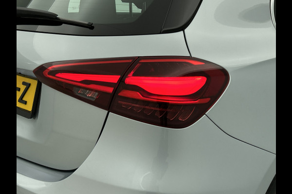 Mercedes-Benz A-Klasse 180 AMG Star Edition AMG Line | Ledkoplampen | Apple CarPlay | Licht- en zicht pakket | Keyless-Go | Spiegel Pakket | Stoelverwarming. Inclusief 24 maanden MB Certified garantie voor Europa.