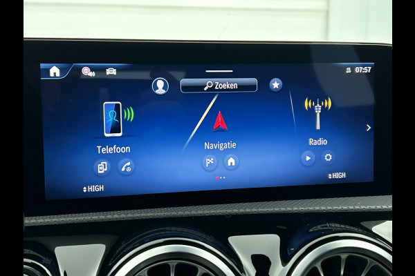 Mercedes-Benz A-Klasse 180 AMG Star Edition AMG Line | Ledkoplampen | Apple CarPlay | Licht- en zicht pakket | Keyless-Go | Spiegel Pakket | Stoelverwarming. Inclusief 24 maanden MB Certified garantie voor Europa.