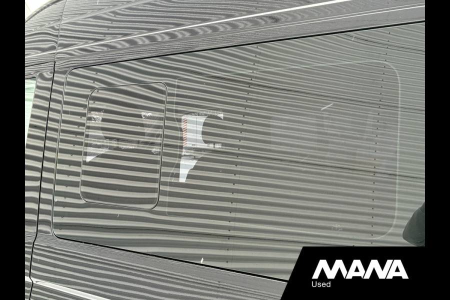 Volkswagen Crafter 35 2.0 TDI L3H3 Automaat Trekhaak 2x Treeplank Camera Cruise Standkachel Elektrische schuifdeur