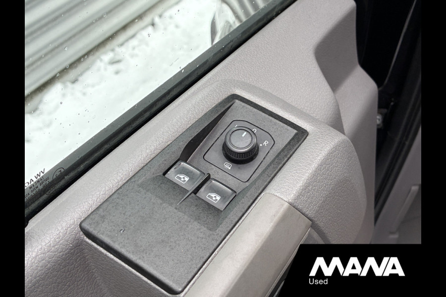 Volkswagen Crafter 35 2.0 TDI L3H3 Automaat Trekhaak 2x Treeplank Camera Cruise Standkachel Elektrische schuifdeur