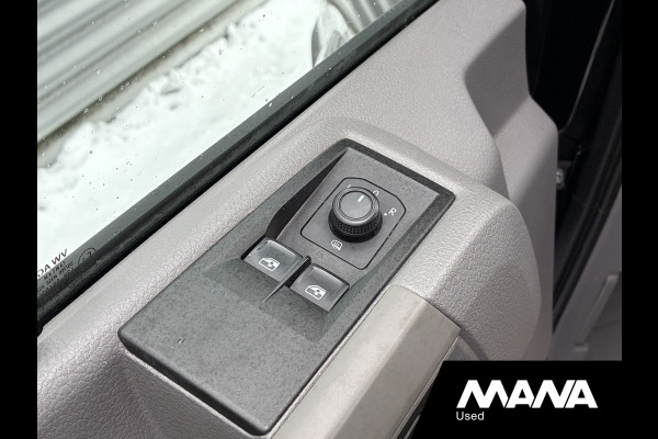 Volkswagen Crafter 35 2.0 TDI L3H3 Automaat Trekhaak 2x Treeplank Camera Cruise Standkachel Elektrische schuifdeur