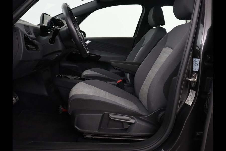 Volkswagen ID.3 First 58 kWh | Stoel & stuurverwarming | Adaptive cruise | Camera | Carplay | Navigatie | Full LED | Parkeerhulp | 18" lichtmetalen velgen