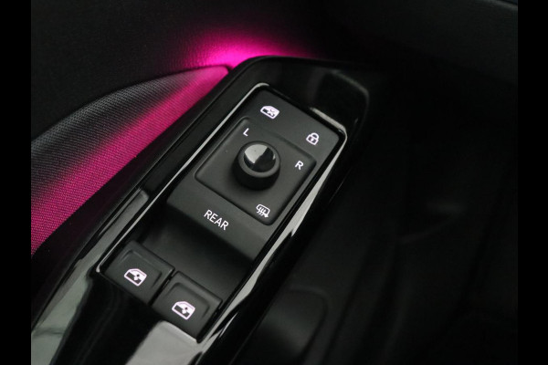 Volkswagen ID.3 First 58 kWh | Stoel & stuurverwarming | Adaptive cruise | Camera | Carplay | Navigatie | Full LED | Parkeerhulp | 18" lichtmetalen velgen