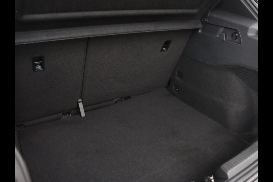 Volkswagen ID.3 First 58 kWh | Stoel & stuurverwarming | Adaptive cruise | Camera | Carplay | Navigatie | Full LED | Parkeerhulp | 18" lichtmetalen velgen