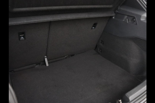 Volkswagen ID.3 First 58 kWh | Stoel & stuurverwarming | Adaptive cruise | Camera | Carplay | Navigatie | Full LED | Parkeerhulp | 18" lichtmetalen velgen