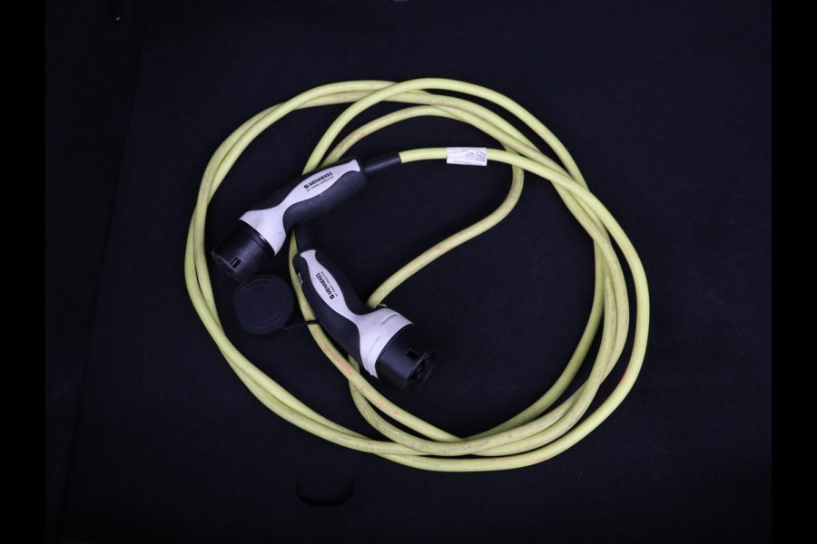 Volkswagen ID.3 First 58 kWh | Stoel & stuurverwarming | Adaptive cruise | Camera | Carplay | Navigatie | Full LED | Parkeerhulp | 18" lichtmetalen velgen