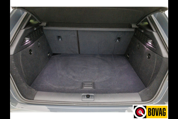 Audi A3 Sportback 40 e-tron 204 PK 2x S-Line | Panoramadak | Adaptive Cruise | Led |Stoelverwarming PDC V+A, Privacy glas, 18 inch