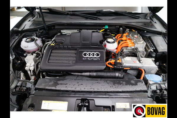 Audi A3 Sportback 40 e-tron 204 PK 2x S-Line | Panoramadak | Adaptive Cruise | Led |Stoelverwarming PDC V+A, Privacy glas, 18 inch