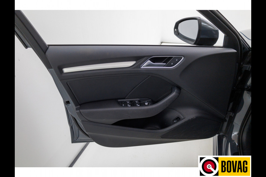 Audi A3 Sportback 40 e-tron 204 PK 2x S-Line | Panoramadak | Adaptive Cruise | Led |Stoelverwarming PDC V+A, Privacy glas, 18 inch