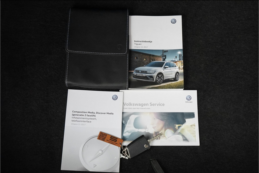 Volkswagen Tiguan 1.4 TSI R-Line Pano ACC Leder Trekhaak 20"