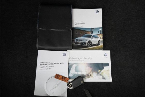 Volkswagen Tiguan 1.4 TSI R-Line Pano ACC Leder Trekhaak 20"