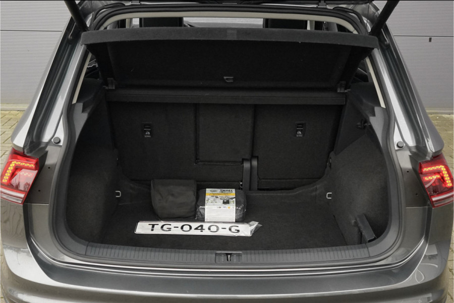 Volkswagen Tiguan 1.4 TSI R-Line Pano ACC Leder Trekhaak 20"