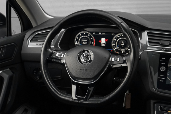 Volkswagen Tiguan 1.4 TSI R-Line Pano ACC Leder Trekhaak 20"