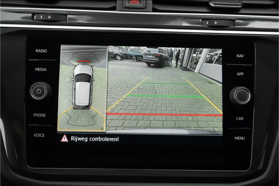 Volkswagen Tiguan 1.4 TSI R-Line Pano ACC Leder Trekhaak 20"