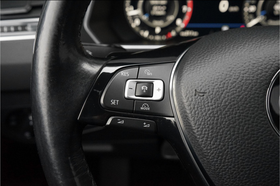 Volkswagen Tiguan 1.4 TSI R-Line Pano ACC Leder Trekhaak 20"