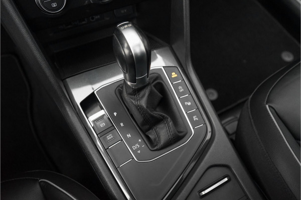 Volkswagen Tiguan 1.4 TSI R-Line Pano ACC Leder Trekhaak 20"