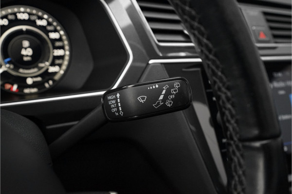 Volkswagen Tiguan 1.4 TSI R-Line Pano ACC Leder Trekhaak 20"