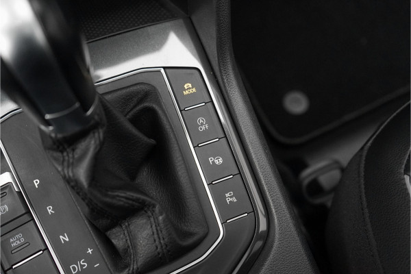 Volkswagen Tiguan 1.4 TSI R-Line Pano ACC Leder Trekhaak 20"