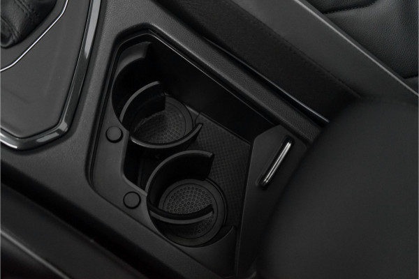 Volkswagen Tiguan 1.4 TSI R-Line Pano ACC Leder Trekhaak 20"