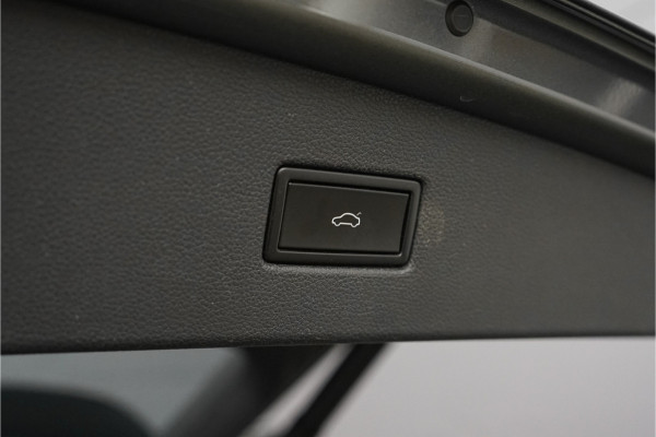 Volkswagen Tiguan 1.4 TSI R-Line Pano ACC Leder Trekhaak 20"