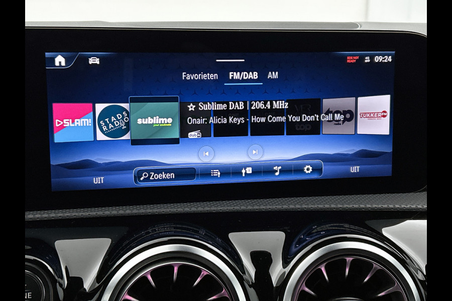 Mercedes-Benz CLA-Klasse Shooting Brake 250 e Star Edition AMG Line | Night Pakket | Sfeerverlichting | Ledkoplampen | Apple CarPlay | Keyless-Go | Inclusief 24 maanden MB Certified garantie voor Europa.