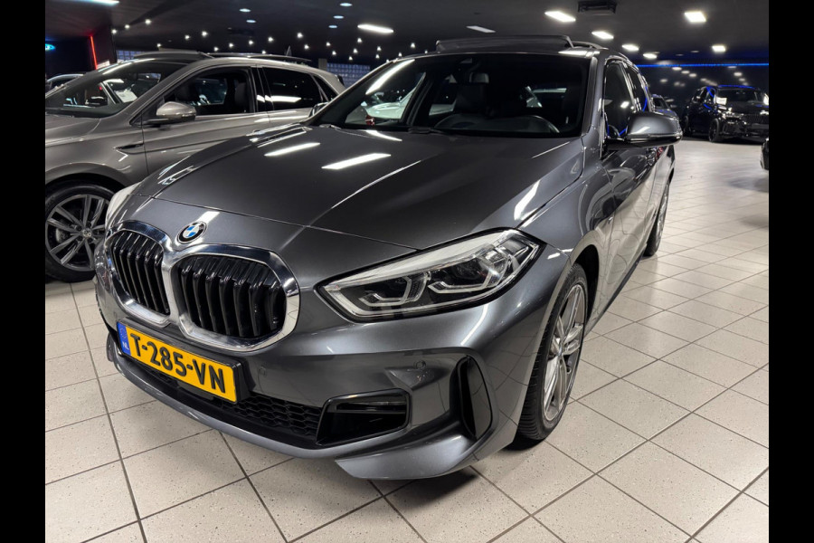 BMW 1-serie 118i High Executive Automaat panorama Led Navigatie