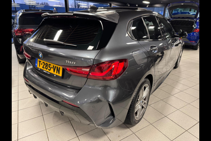 BMW 1-serie 118i High Executive Automaat panorama Led Navigatie