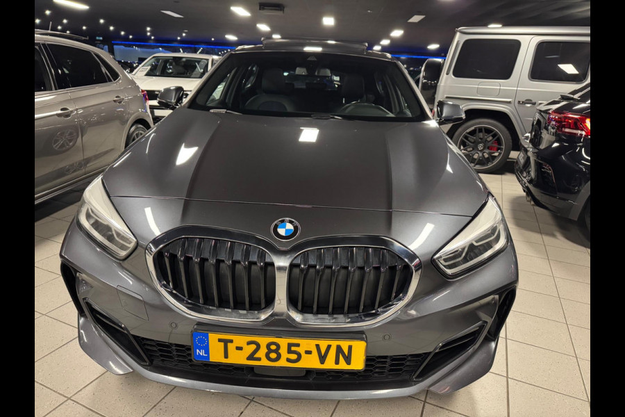 BMW 1-serie 118i High Executive Automaat panorama Led Navigatie