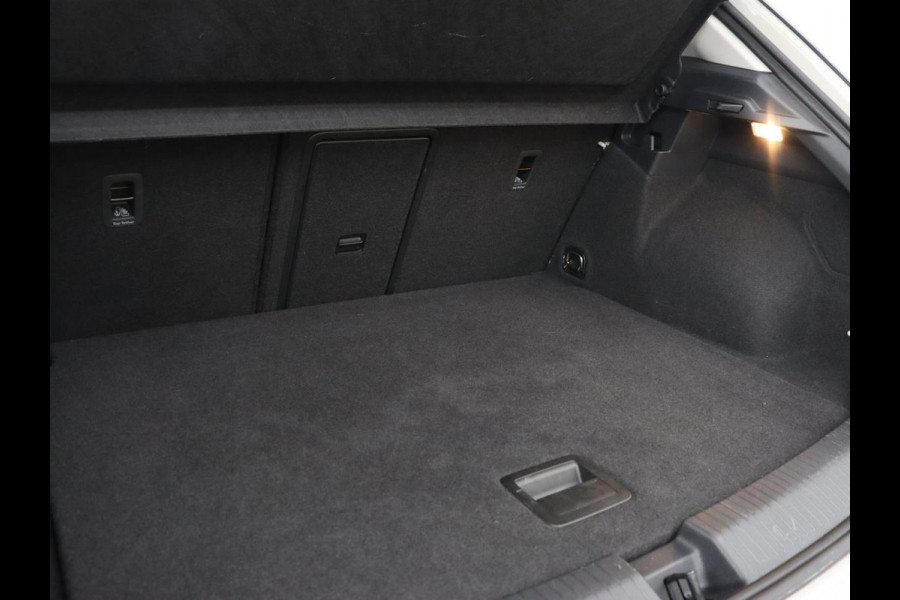 Volkswagen T-Roc 1.0 TSI Life | Stoelverwarming | Carplay | Adaptive cruise | Virtual Cockpit | Full LED | Park Assist | Airco | Bluetooth