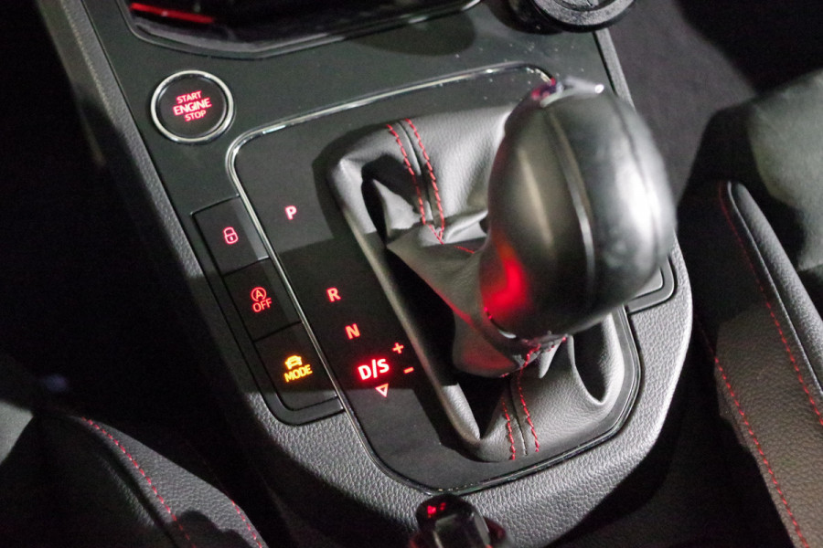 Seat Ibiza 1.0 TSI 110 PK Automaat FR Limited Edition, Panoramadak, Trekhaak, Camera, Stoelverwarming,