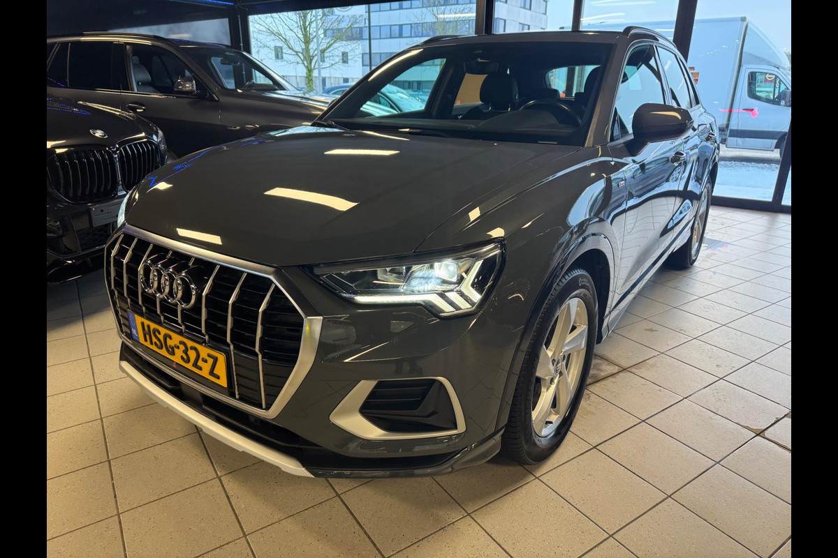 Audi Q3 35 TFSI S Line Automaat Panorama Camera Navigatie Matrix Led