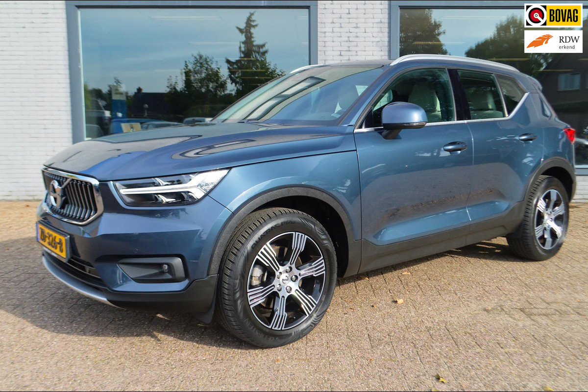 Volvo XC40 2.0 T4 Inscription | Wegklapbare trekhaak | Denim Blue + Beige leder | Stoelverwarming