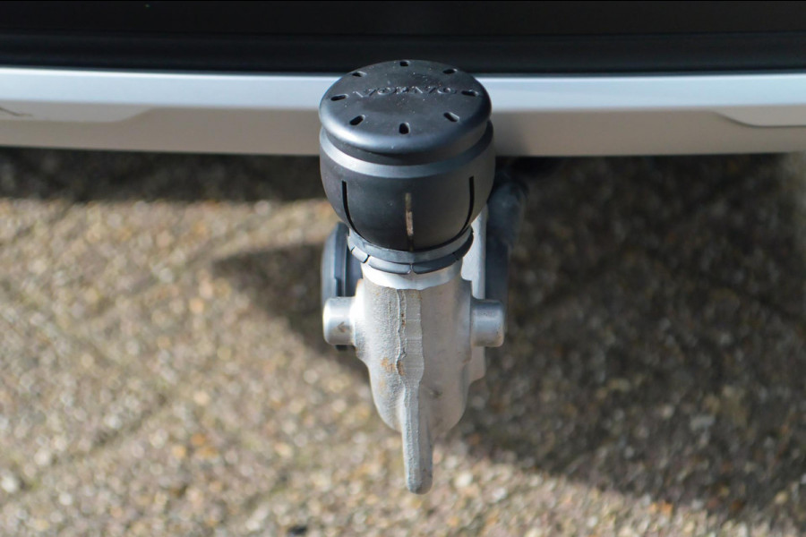 Volvo XC40 2.0 T4 Inscription | Wegklapbare trekhaak | Denim Blue + Beige leder | Stoelverwarming