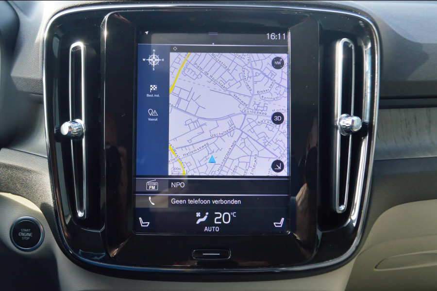 Volvo XC40 2.0 T4 Inscription | Wegklapbare trekhaak | Denim Blue + Beige leder | Stoelverwarming