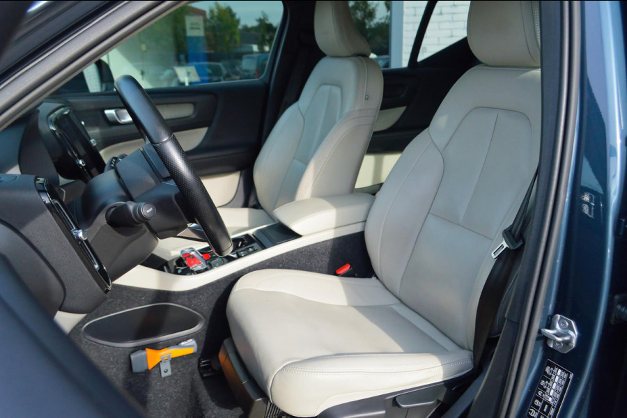 Volvo XC40 2.0 T4 Inscription | Wegklapbare trekhaak | Denim Blue + Beige leder | Stoelverwarming