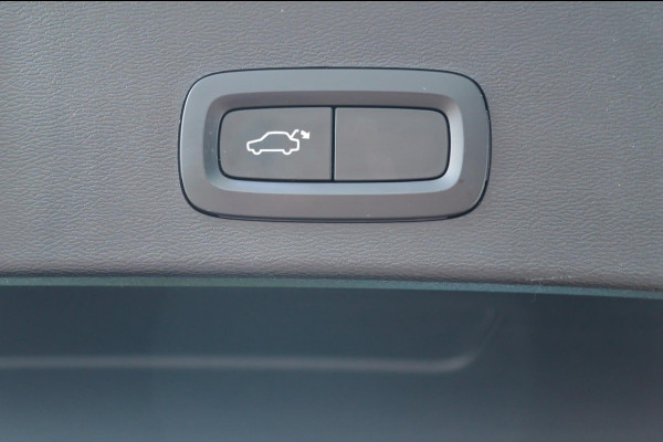 Volvo XC40 2.0 T4 Inscription | Wegklapbare trekhaak | Denim Blue + Beige leder | Stoelverwarming