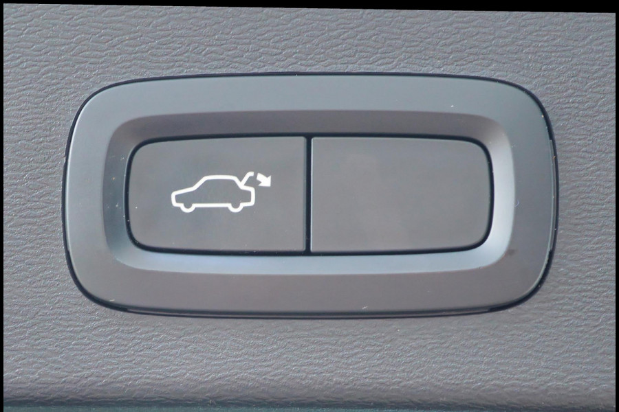 Volvo XC40 2.0 T4 Inscription | Wegklapbare trekhaak | Denim Blue + Beige leder | Stoelverwarming