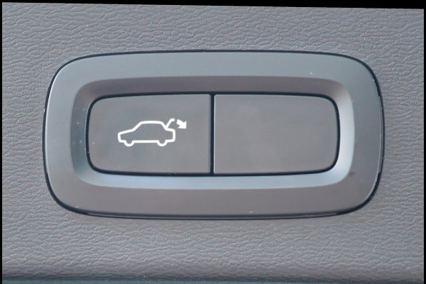 Volvo XC40 2.0 T4 Inscription | Wegklapbare trekhaak | Denim Blue + Beige leder | Stoelverwarming