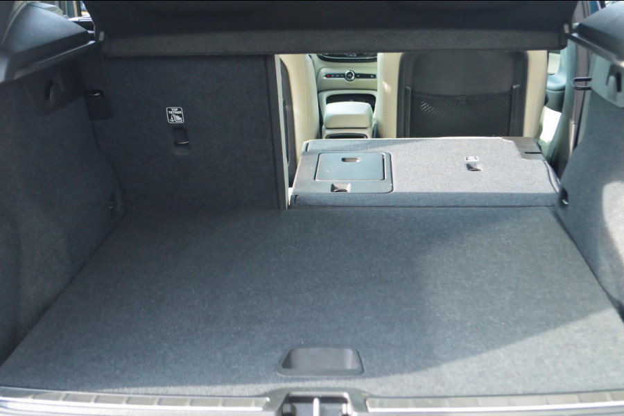 Volvo XC40 2.0 T4 Inscription | Wegklapbare trekhaak | Denim Blue + Beige leder | Stoelverwarming