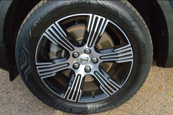 Volvo XC40 2.0 T4 Inscription | Wegklapbare trekhaak | Denim Blue + Beige leder | Stoelverwarming