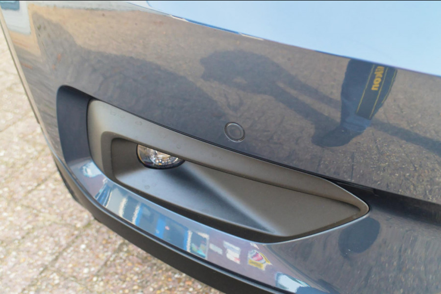 Volvo XC40 2.0 T4 Inscription | Wegklapbare trekhaak | Denim Blue + Beige leder | Stoelverwarming