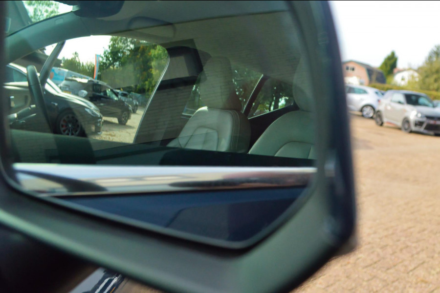 Volvo XC40 2.0 T4 Inscription | Wegklapbare trekhaak | Denim Blue + Beige leder | Stoelverwarming