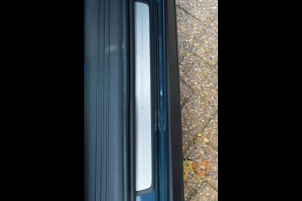 Volvo XC40 2.0 T4 Inscription | Wegklapbare trekhaak | Denim Blue + Beige leder | Stoelverwarming