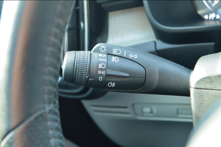 Volvo XC40 2.0 T4 Inscription | Wegklapbare trekhaak | Denim Blue + Beige leder | Stoelverwarming