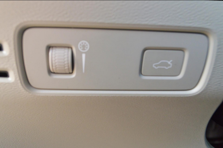 Volvo XC40 2.0 T4 Inscription | Wegklapbare trekhaak | Denim Blue + Beige leder | Stoelverwarming