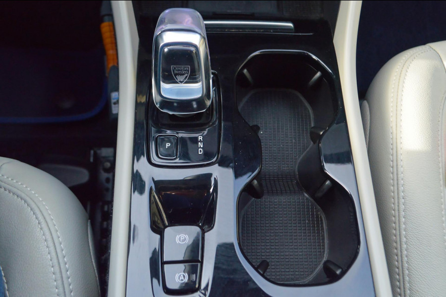 Volvo XC40 2.0 T4 Inscription | Wegklapbare trekhaak | Denim Blue + Beige leder | Stoelverwarming