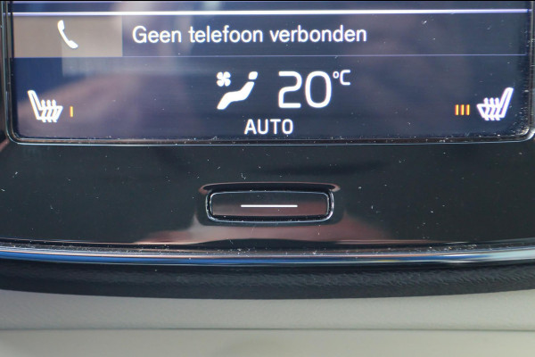 Volvo XC40 2.0 T4 Inscription | Wegklapbare trekhaak | Denim Blue + Beige leder | Stoelverwarming