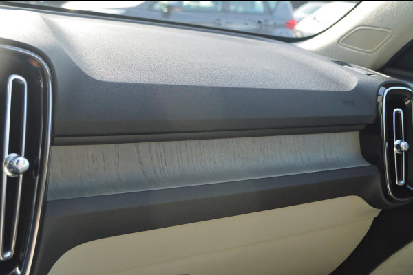 Volvo XC40 2.0 T4 Inscription | Wegklapbare trekhaak | Denim Blue + Beige leder | Stoelverwarming